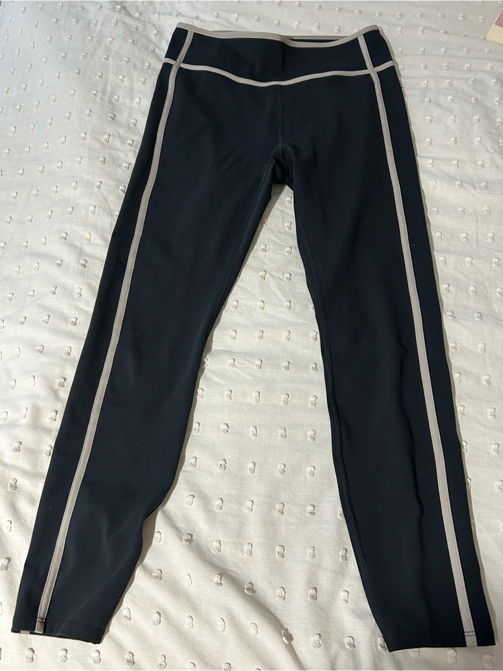 Vuori black with tan Side Stripe
